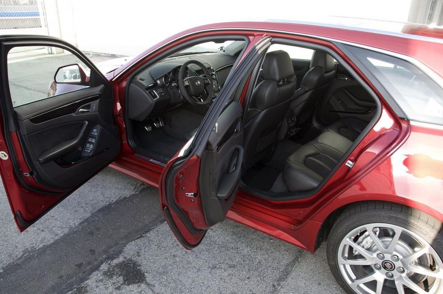  Cadillac CTS-V Wagon 2011 года  (фото 9 из 45)